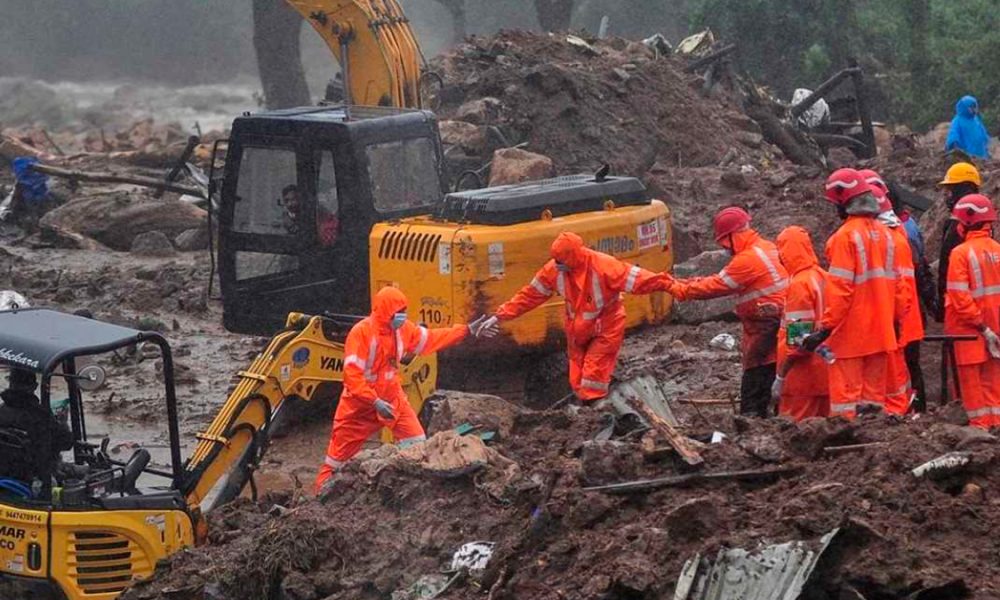 Avalancha de lodo deja al menos 43 personas muertas en India