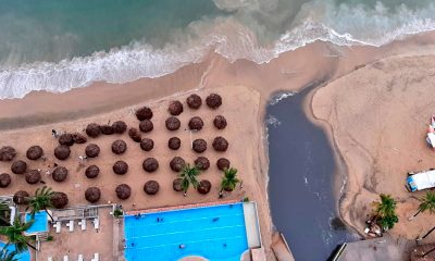 Vuelven aguas negras en mar de Acapulco