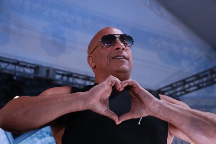 Vin Diesel en el evento para el estreno de Rápidos y Furiosos X en México 