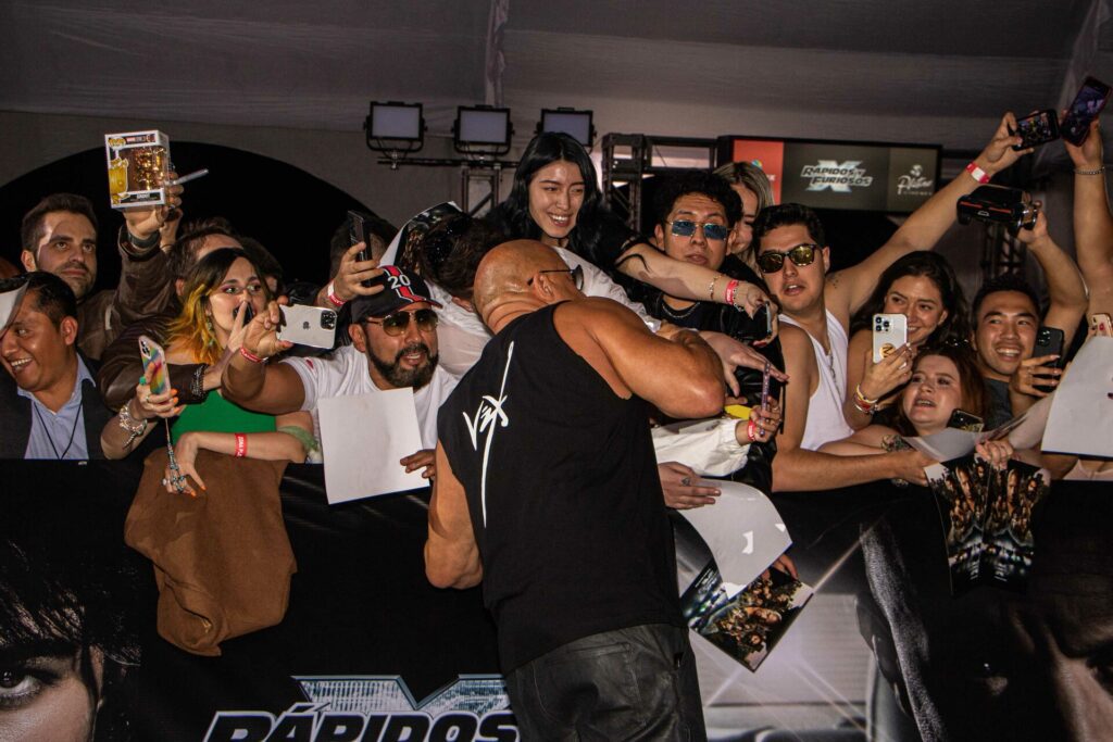 Vin Diesel con fans mexicanos para el estreno de Rápidos y Furiosos X