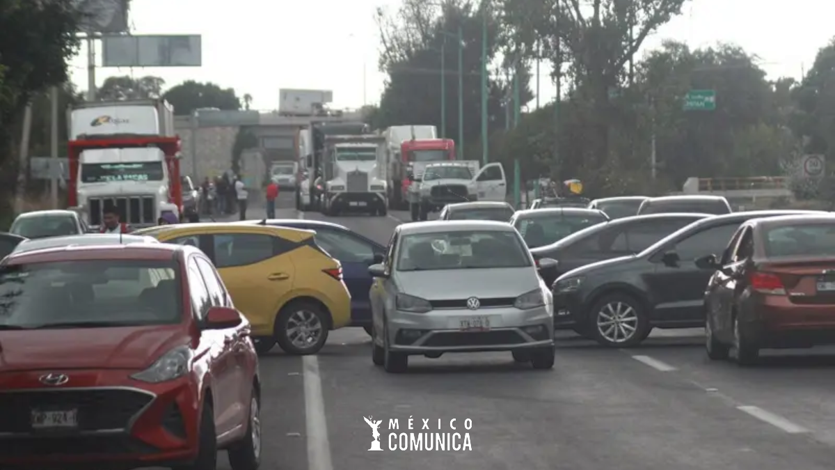TAXISTAS BLOQUEAN LA CARRETERA 36 PhotoRoom 20250115 101539